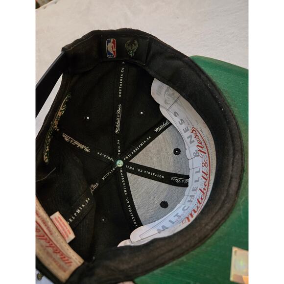 Mitchell & Ness Black NBA Milwaukee Bucks Core Basic Snapback - OSFA - Picture 3 of 4